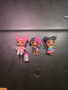 L.O.L. Surprise Dolls Lot Of 3 Mini Fashion Dolls Jointed Figures Clothes Peep